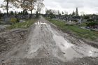 Po Vėlinių Joniškės kapinėse – nuostoliai: žmonės turėjo klampoti po purvyną Po Vėlinių Joniškės kapinėse – nuostoliai: žmonės turėjo klampoti po purvyną