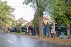 Žmonės susirinko pasirašyti peticiją dėl griaunamo Perkūno alėjos namo Žmonės susirinko pasirašyti peticiją dėl griaunamo Perkūno alėjos namo