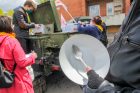 Samariečiai dalijo nemokamą košę skurstantiems Samariečiai dalijo nemokamą košę skurstantiems