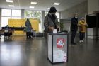 Lietuva renka naują Seimą (balsavimas rinkimų antrajame ture) Lietuva renka naują Seimą (balsavimas rinkimų antrajame ture)