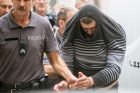 Žmogžudyste Kleboniškio miške įtariamas vyras atvestas į teismą Žmogžudyste Kleboniškio miške įtariamas vyras atvestas į teismą