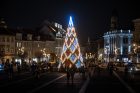 Sostinės Rotušės aikštėje įžiebta Kalėdų eglė Sostinės Rotušės aikštėje įžiebta Kalėdų eglė