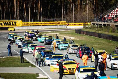 Konkurencija: vienos gausiausių BaTCC programoje – „BMW 325 Cup“ varžybos.