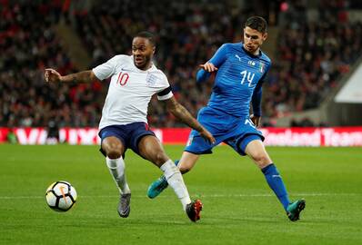 Pažįstami: 2018-aisiais draugiškas rungtynes žaidę R.Sterlingas (Anglija, kairėje) ir Jorginho (Italija) susitiks "Euro 2020" finale.