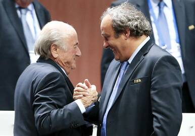 S. Blatteris įtariamas atlikęs „nelojalų mokėjimą“ UEFA vadovui M. Platini