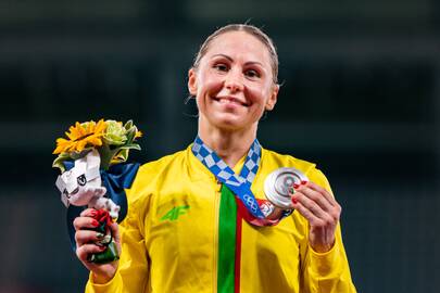 Penkiakovininkė L. Asadauskaitė-Zadneprovskienė iškovojo pirmąjį medalį Lietuvai Tokijo olimpinėse žaidynėse