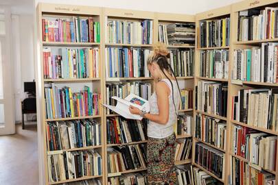 Žavisi: į bibliotekas užsukę lankytojai kartais ieško ir seno leidimo knygų.