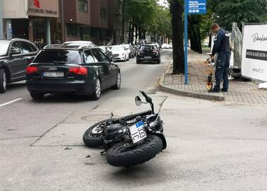  Dėmesys: T formos ir kitose sankryžose automobilių vairuotojai dažnai tiesiog nepamato motociklų ir jų nepraleidžia.