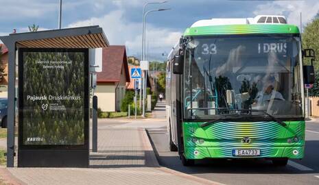 Transportas: Druskininkuose eksploatuojama septyniolika elektrinių autobusų, pritaikytų keleiviams su judėjimo negalia (aštuoni – vidutinės talpos, ne mažiau kaip 54 vietų, devyni – mažesnės talpos, iki 23 vietų).