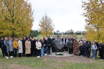 Iškilmės: paminklo atidengimo ir šventinimo renginyje dalyvavo jo autorius, Kauno rajono savivaldybės vadovai, Vilkijos ir Vilkijos apylinkių seniūnai ir vietos bendruomenė.