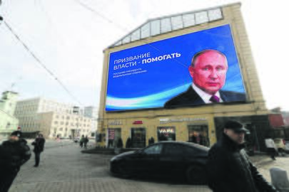 Imitacija: nors rinkimų baigtis aiški, Rusijoje imituojama rinkimų kampanija. „Valdžios pašaukimas – padėti“, skelbia V. Putiną reklamuojantis plakatas.