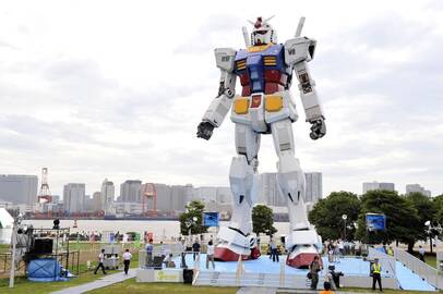 „Gundam“ roboto statula