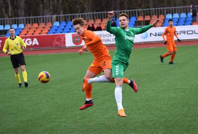 Varžovai: šį A lygos sezoną Kauno žalgiriečiams (žalios spalvos apranga) dar nepavyko įveiktų Gargždų komandos (pirma dvikova – 1:3).