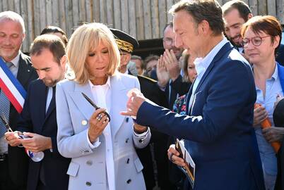 Brigitte Macron (kairėje)