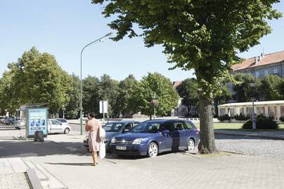 Darbai: prižiūrėtojai vakar pašalino gedimą, dėl kurio nedegė žibintai Lietuvininkų aikštė