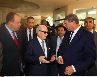 Tuniso prezidentas Beji Caid Essebsi (viduryje)