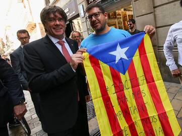 Carlesas Puigdemont'as (kairėje)