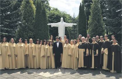 Gestas: R.Daugėlos vadovaujamas choras „Cantate Domino“ savo pasirodymą skirs V.Sladkevičiui atminti.