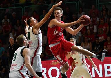 Talentas: A.Kulboka (su kamuoliu) NBA dėmesio sulaukė po sėkmingo sezono Vokietijos bundeslygoje.