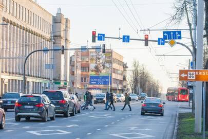 Tiesiogiai: šiuo metu Kauno eismo valdymo centras jau stebi šviesoforines sankryžas, kuriose rekonstrukcijos metu buvo įdiegti vaizdo davikliai, skaičiuojantys eismo srautus ir perduodantys vaizdą į eismo valdymo centrą.