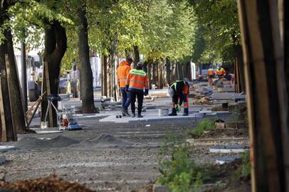 Situacija: verslininkai pastebi, kad "Autokaustos" darbininkai dirba neproduktyviai.