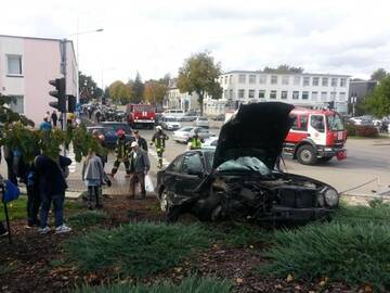 Pasekmės: mersedesas per avariją buvo sumaitotas nepataisomai.