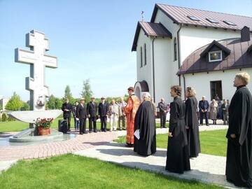 Šv. Mikalojaus relikvijos perdavimo Italijos uostamiesčiui Bari dienos minėjimo momentas, kur dalyvavo ir jūrininkai su šeimomis.