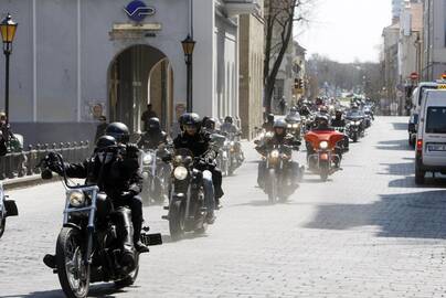 Draudimai: dieną ir naktimis po uostamiesčio centrą laigantys motociklininkai tiek įsiutino gyventojus, kad šie užsimojo sugrąžinti jų eismą draudžiančius ženklus.