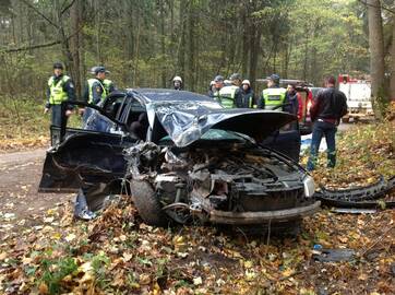 Pasekmės: visą dieną neblaivi kompanija važinėjo tarp Lėbartų kapinių bei Ketvergių, galiausiai tai baigėsi tragedija.