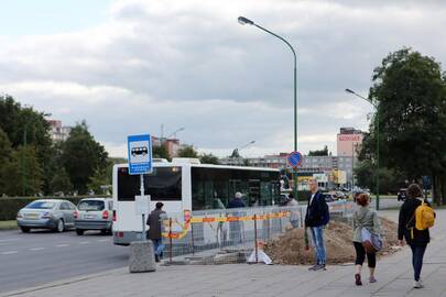 Stotelėje prie Naujojo turgaus statomi keleivių laukimo paviljonai.