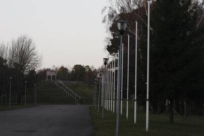 Take, vedančiame į Vasaros estradą, įrengti šviestuvai dažniau nukenčia nuo vandalų.