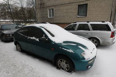 Kontrolierius užplūdo skundai dėl kiemuose paliktų nenaudojamų automobilių.