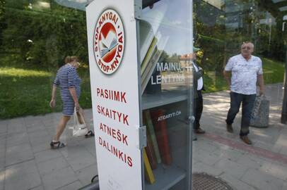 Planai: artimiausiu metu dar dešimtyje Klaipėdos autobusų stotelių turėtų atsirasti mainų bibliotekėlės.