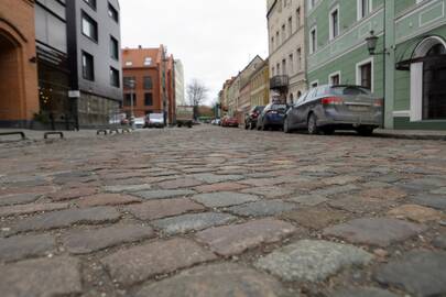 Žvejų gatvės ruožą paversti pėsčiųjų promenada, važiuojamojoje gatvės dalyje įrengti lauko kavines ir eismą organizuoti viena kryptimi dar 2012 m. leidimą davė Saugaus eismo komisija.