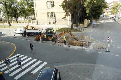 Nepavyko: nors dujotiekio remontą Naujojo Sodo gatvėje planuota pabaigti rugsėjo 1-osios išvakarėse, darbininkai čia vis dar plušėjo ir penktadienį.