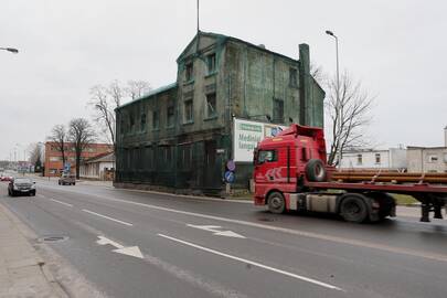 Situacija: Naujosios Uosto gatvės 5 pastatas jau seniai pripažintas avariniu.