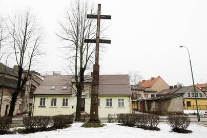 Ieško: atsiradus kryžių savininkams, jų būtų prašoma pasiimti savo kūrinius.