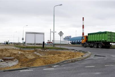 Baimė: anot žmonių, stendas užstoja matomumą ir gali tapti eismo įvykių priežastimi.