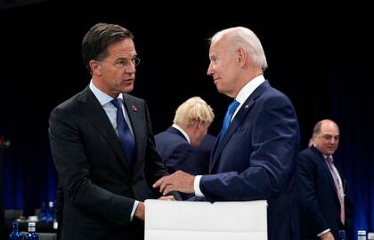 Iš kairės: Markas Rutte ir Joe Bidenas