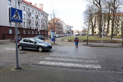 Sprendimas: Liepų gatvėje esanti perėja kelia bėdų dėl to, kad ant grindinio perėjos ženklinimą greitai nutrina automobilių padangos.