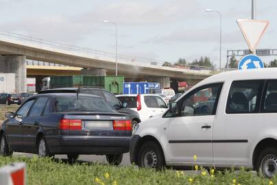 Darbai: Jakų žiedinėje sankirtoje birželį turėtų būti atnaujinti kelio ženklinimai – rodyklės ir simboliai.