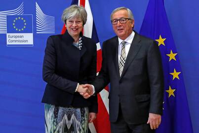  Jeanas - Claude Junckeris ir Theresa May