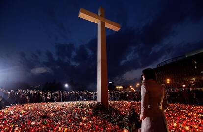 Abejonės: mirusiųjų artimiesiems vis dar kyla klausimų, susijusių su tradicijomis ir laidojimo papročiais.