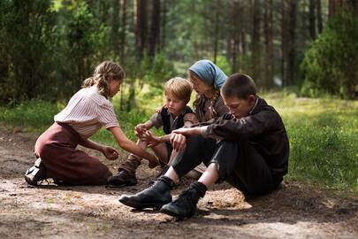 Scena iš kino filmo "Vilko vaikai"