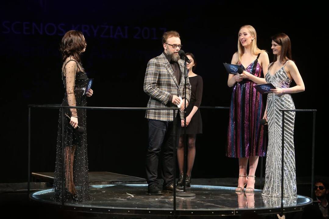 „Auksiniai scenos kryžiai“ 