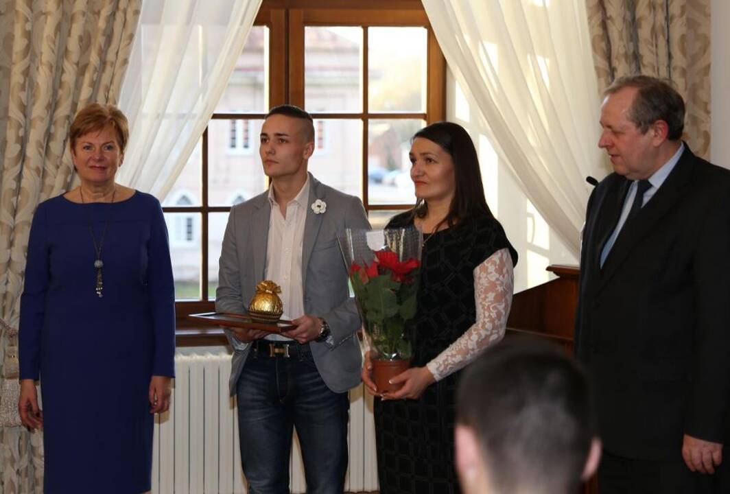 Išdalytos stipendijos Kauno rajono moksleiviams