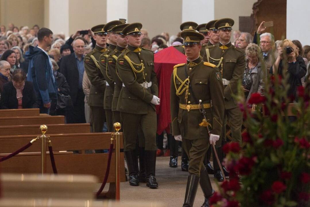 Į Vilnių atvežtas T. Matulionio sarkofagas