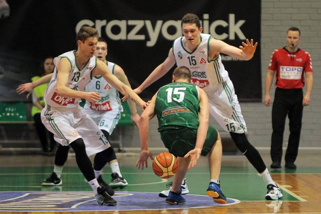 Nacionalinės krepšinio lygos aštuntfinalis: Kauno „Žalgiris-2“ – „Šilutė“ 94:71.