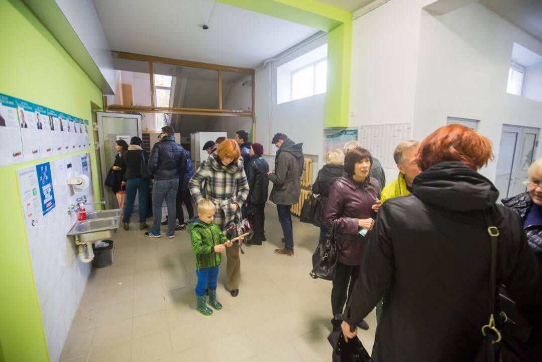 Kauniečiai balsuoja aktyviai