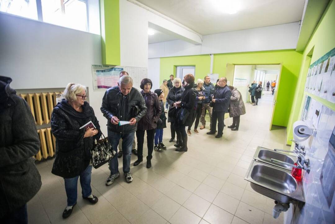 Kauniečiai balsuoja aktyviai